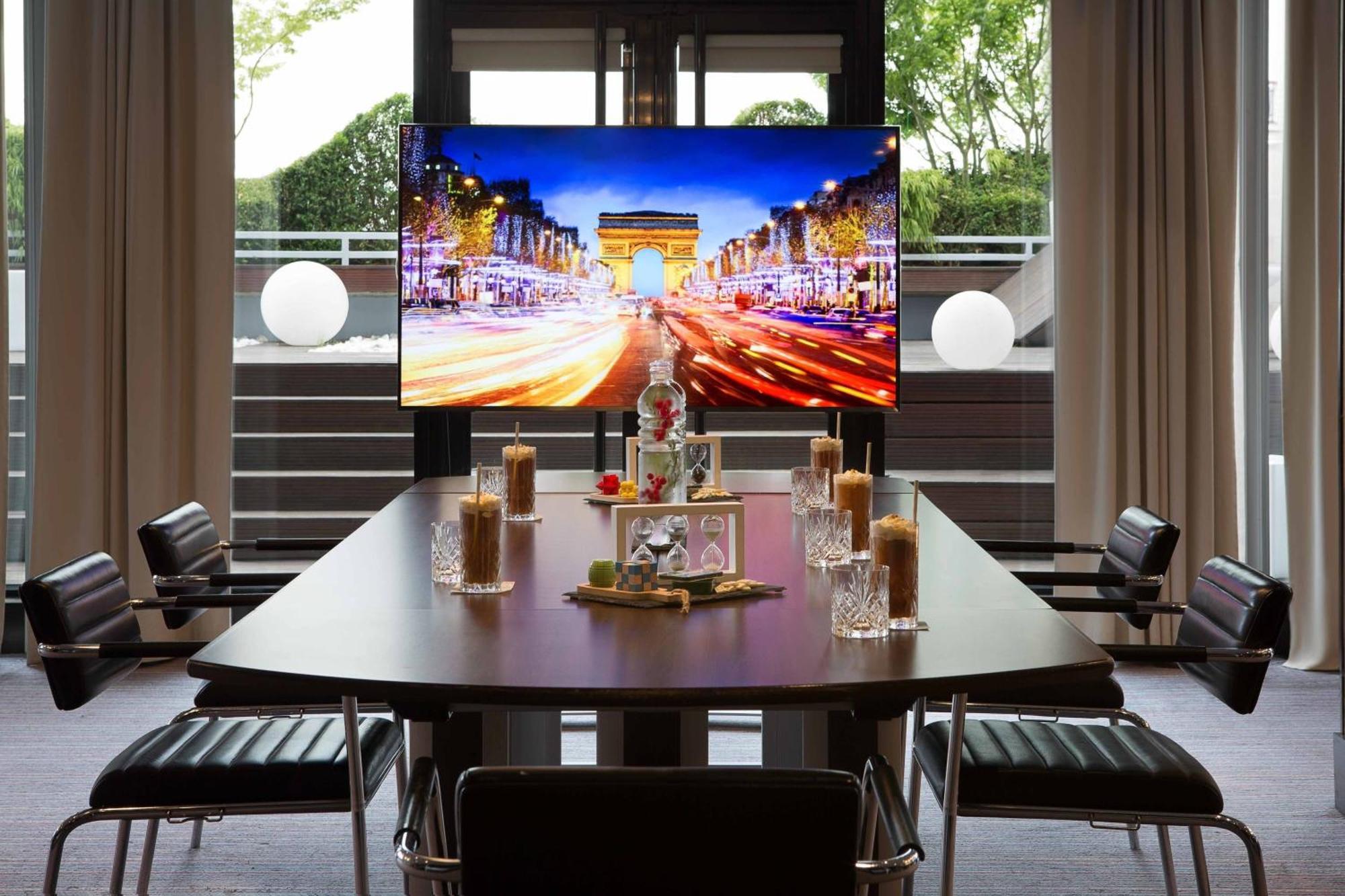 Renaissance Paris Arc De Triomphe Hotel Екстериор снимка